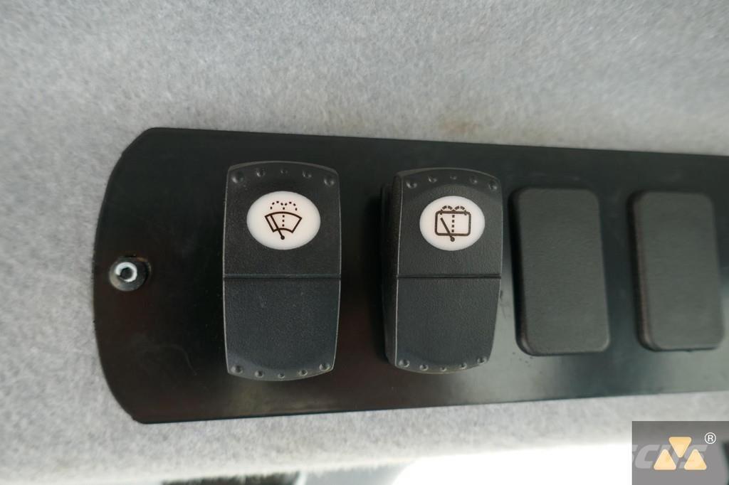 CAT CB10 雙輪滾壓機