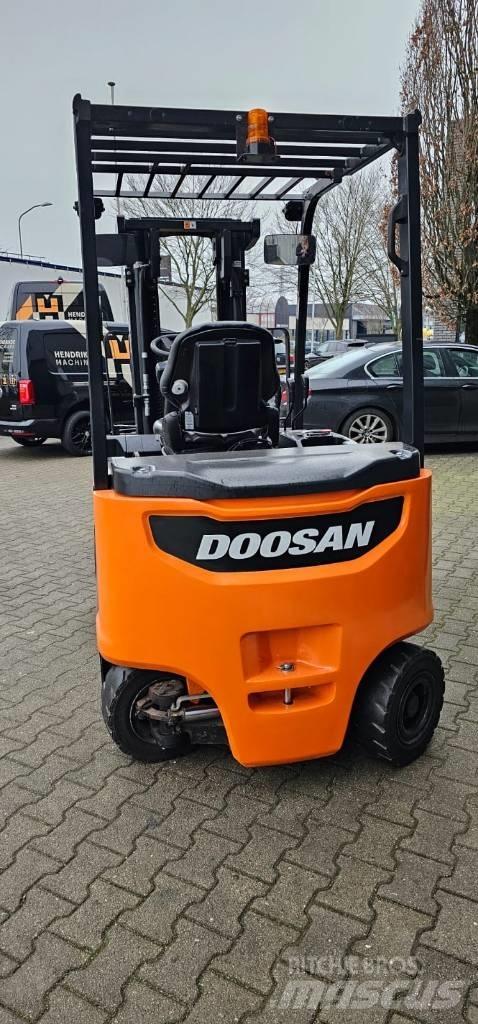 Doosan B 25 X-7 電動堆高機