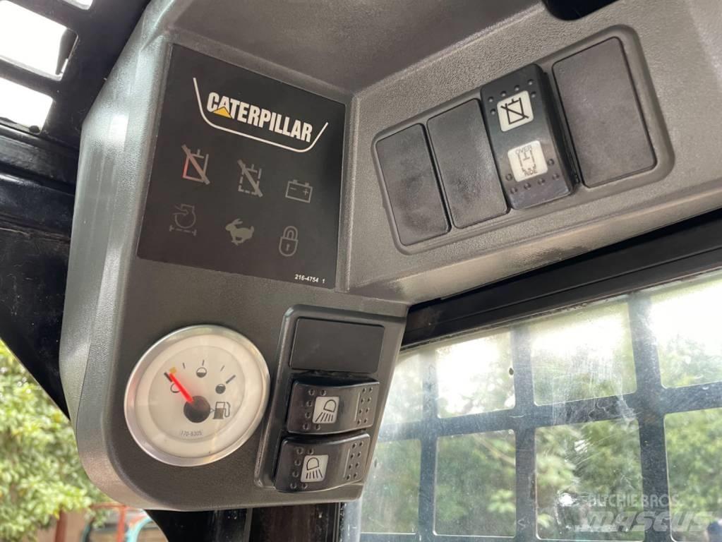 CAT 226B 滑移轉向裝載機