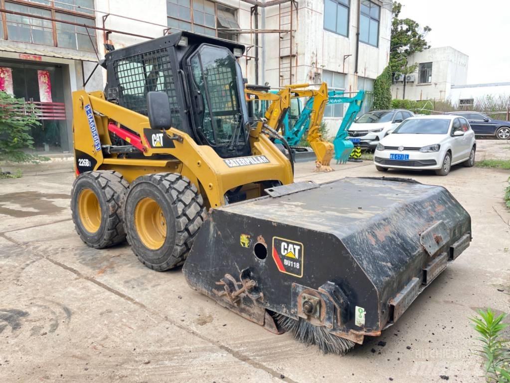 CAT 226B 滑移轉向裝載機