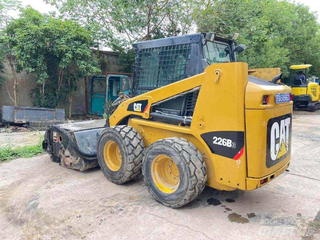 CAT 226B 滑移轉向裝載機