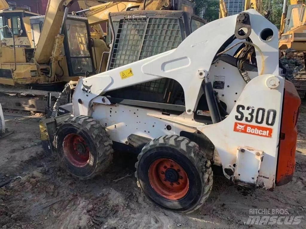 Bobcat S 300 滑移轉向裝載機