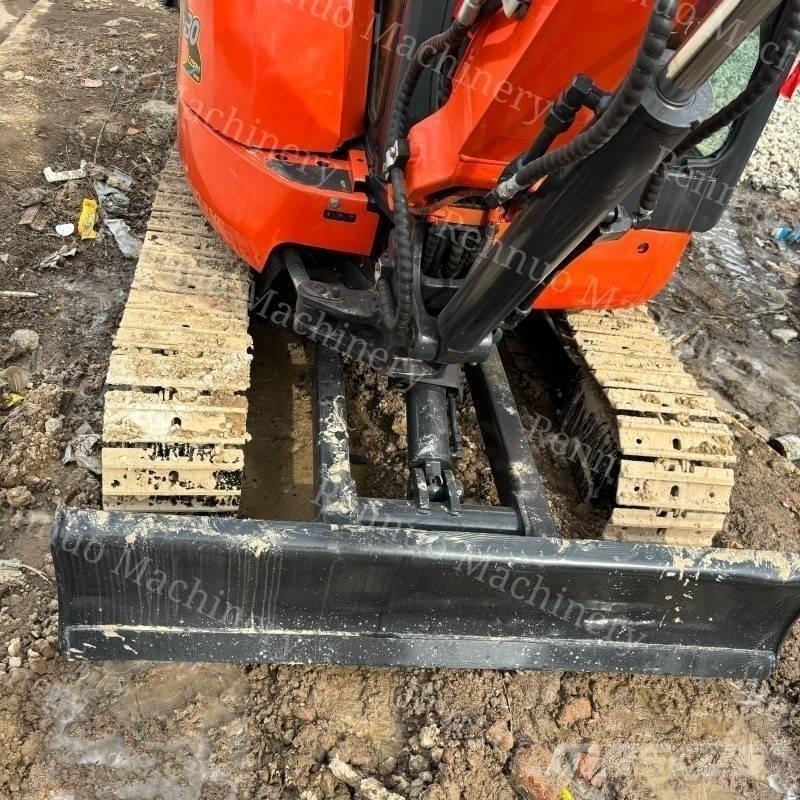 Kubota U 30 小型挖土機/掘鑿機<7t(小型挖掘機)