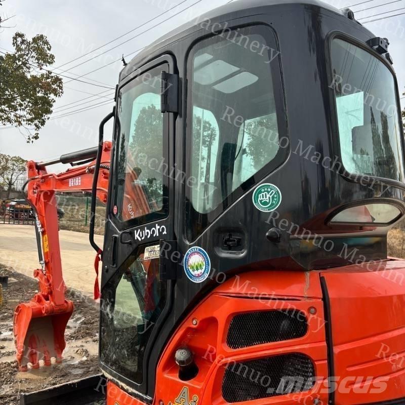 Kubota U 30 小型挖土機/掘鑿機<7t(小型挖掘機)