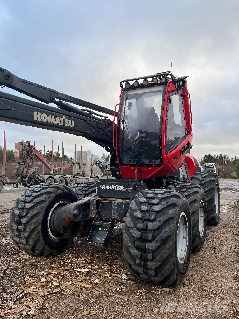 Komatsu 911 收穫機