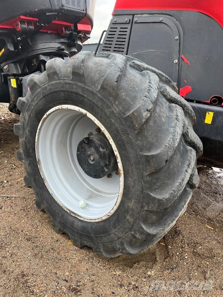 Komatsu 911 收穫機