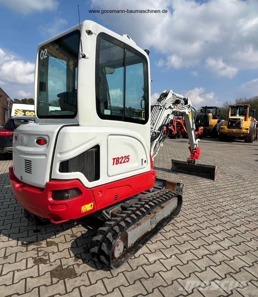 Takeuchi TB 225 小型挖土機/掘鑿機<7t(小型挖掘機)