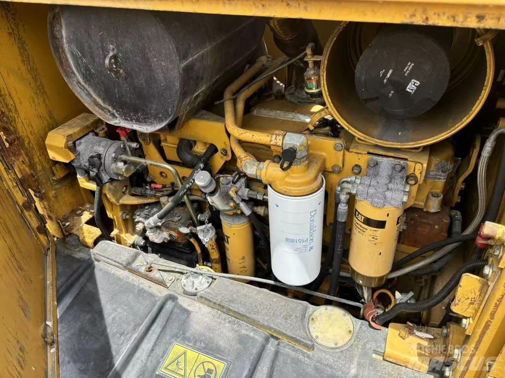 CAT 16 H 平土機