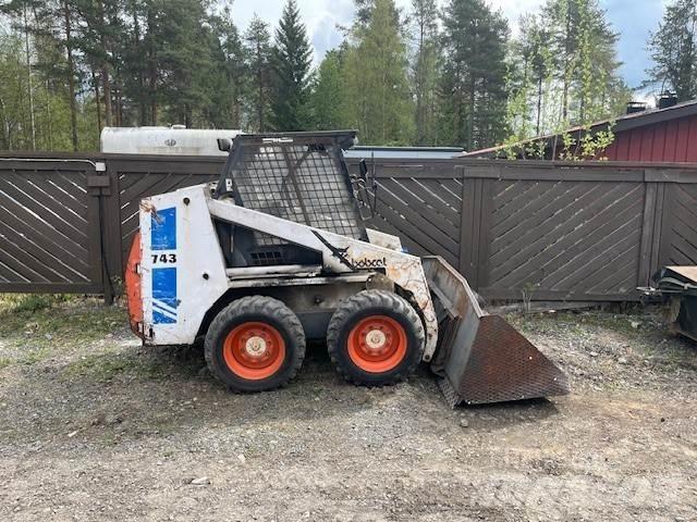 Bobcat 743 滑移轉向裝載機