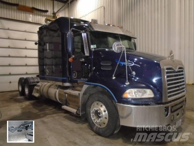 Mack CXU 613 曳引機組件