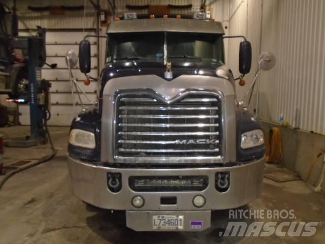 Mack CXU 613 曳引機組件