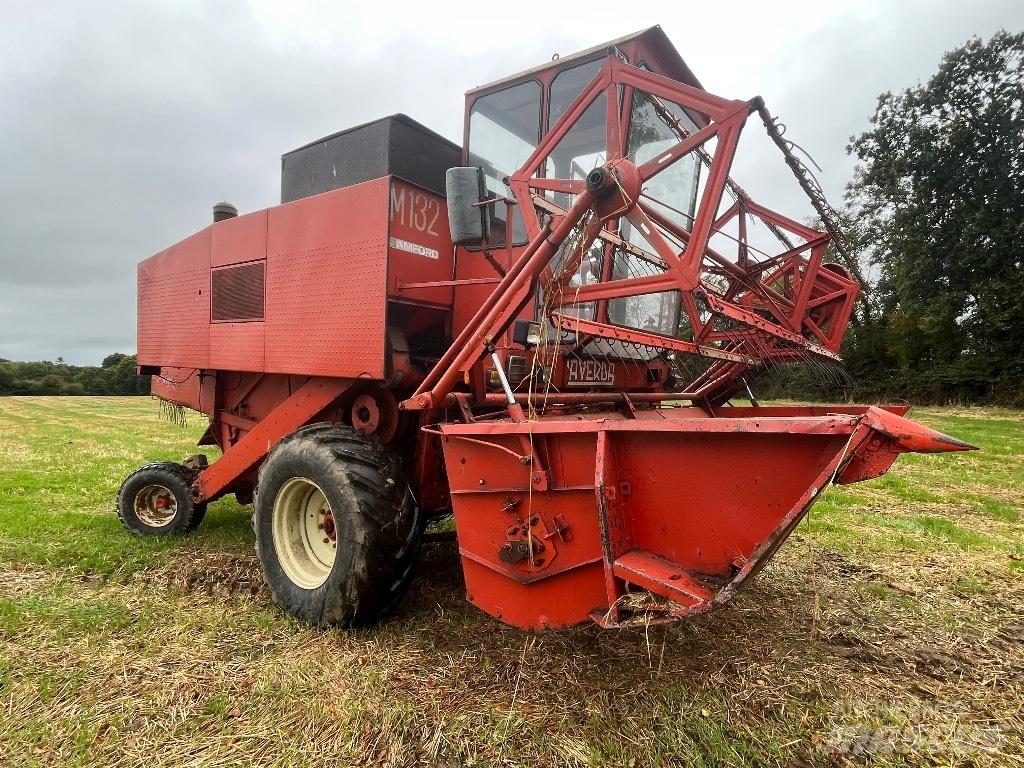  Lavarda M132 聯合收穫機