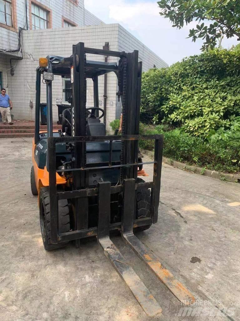 Toyota 30-5 FBL 25 伸縮臂操作車