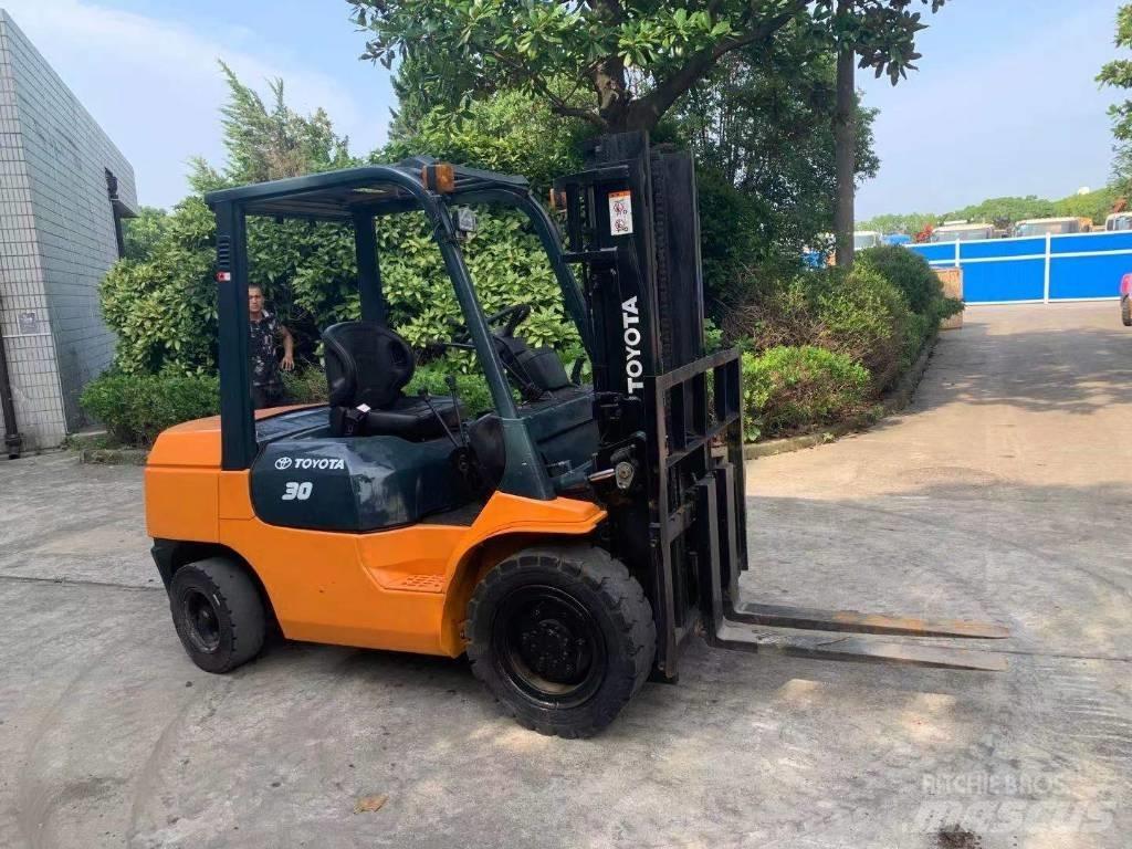 Toyota 30-5 FBL 25 伸縮臂操作車