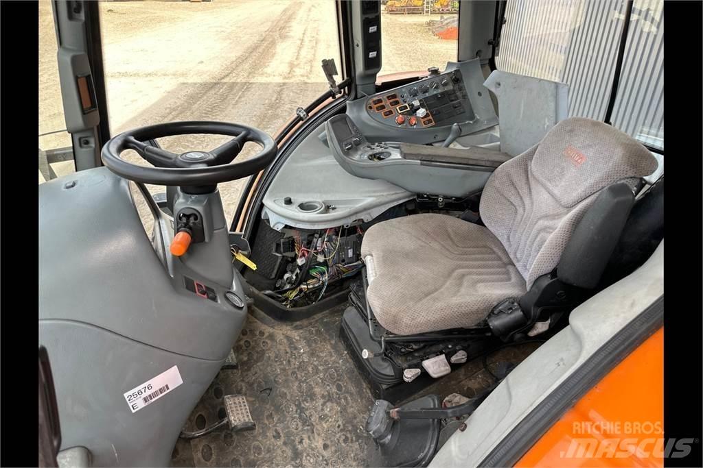 Valtra N142 曳引機