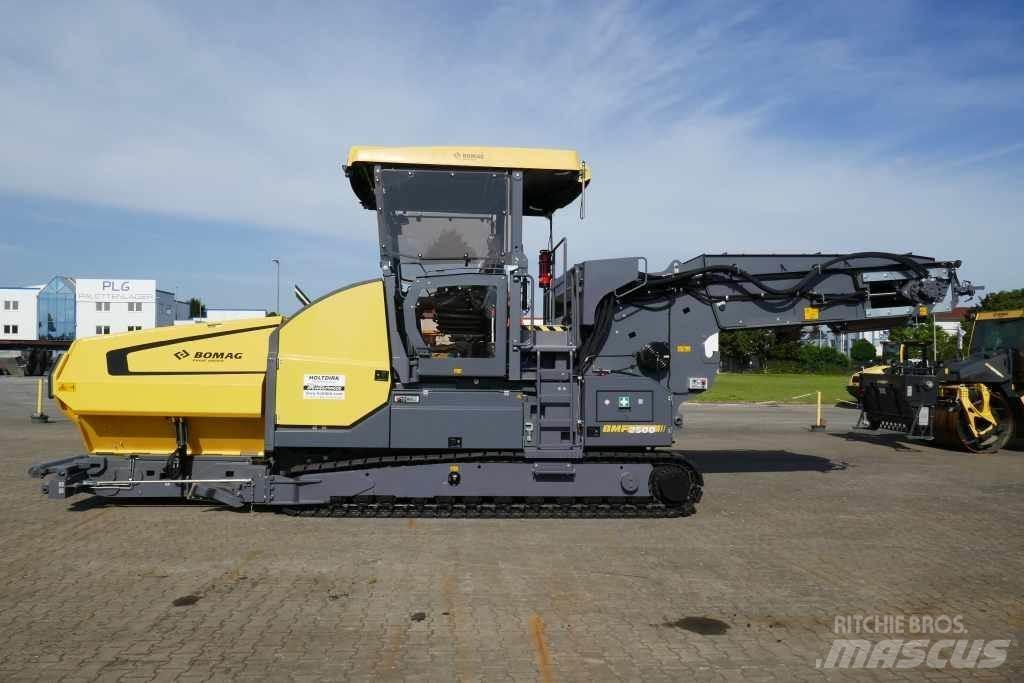 Bomag BMF 2500 M 進料機