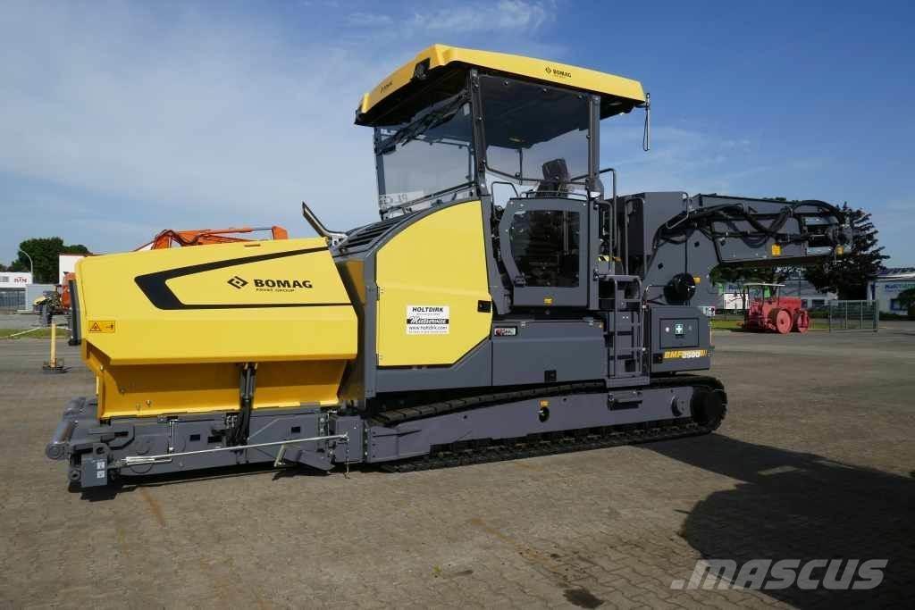 Bomag BMF 2500 M 進料機