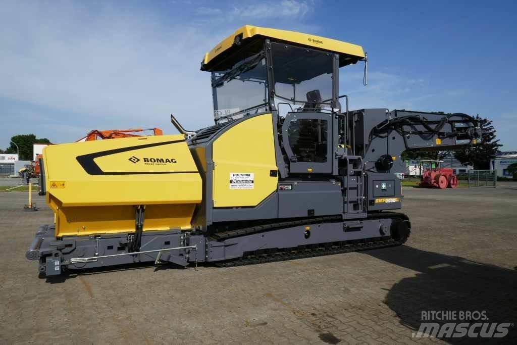 Bomag BMF 2500 M 進料機