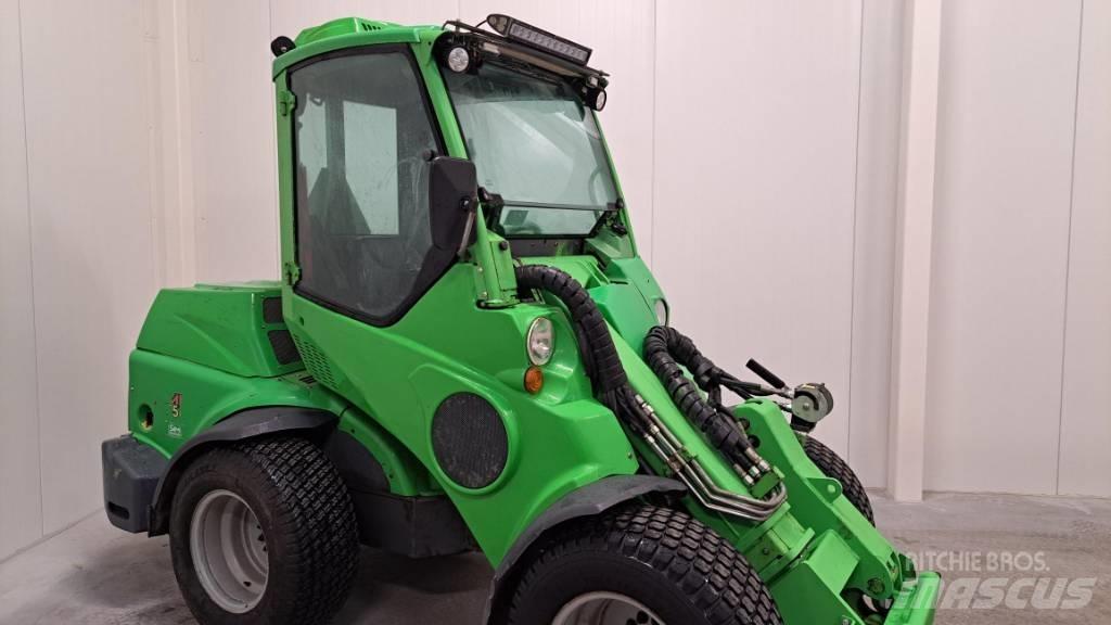 Avant 750 滑移轉向裝載機