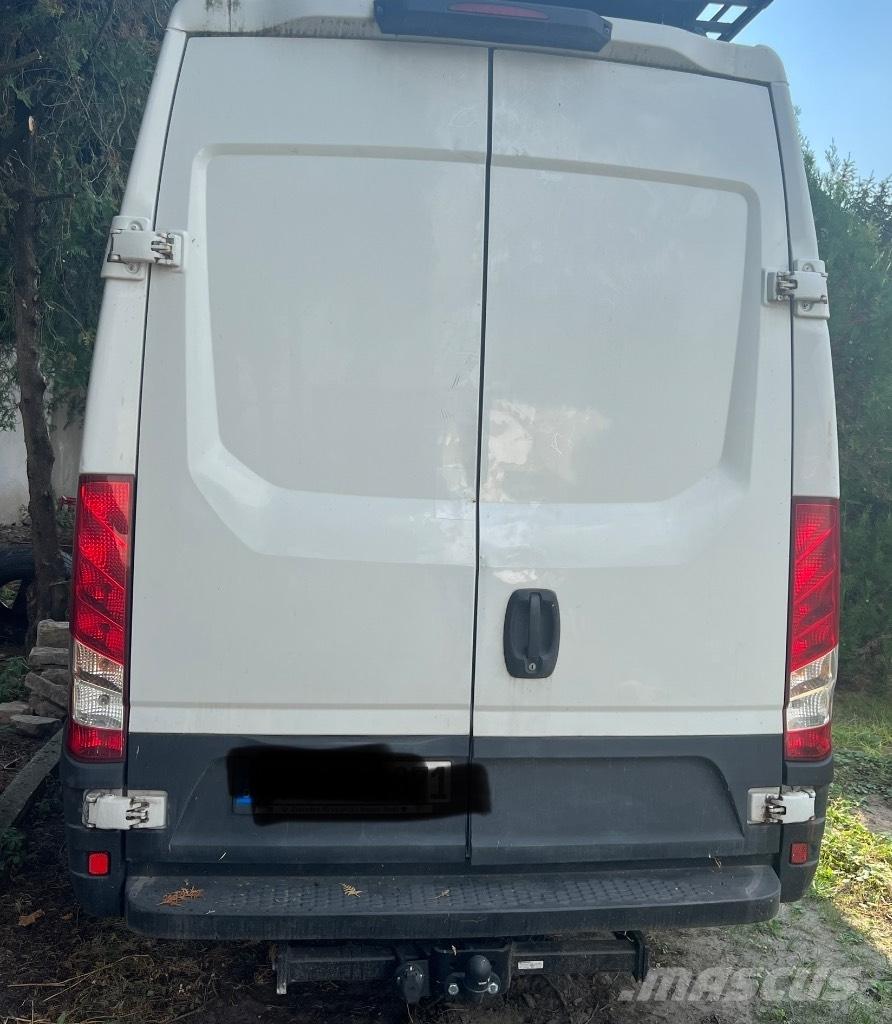 Iveco Daily 35S15 廂式貨物運輸車