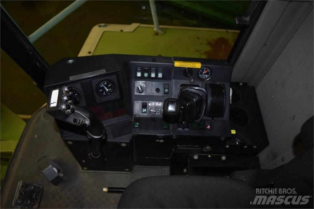 CLAAS Jaguar 820 自走式飼料採集機