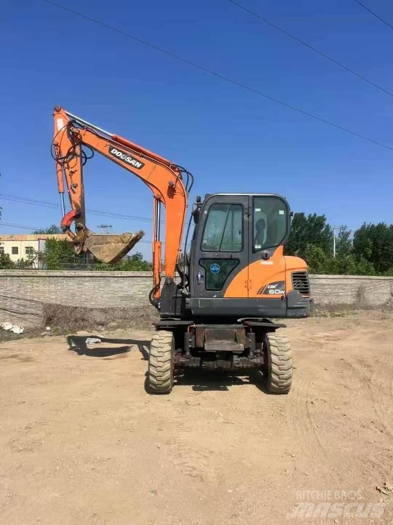 Doosan DX60W 旋轉式挖土機/掘鑿機/挖掘機