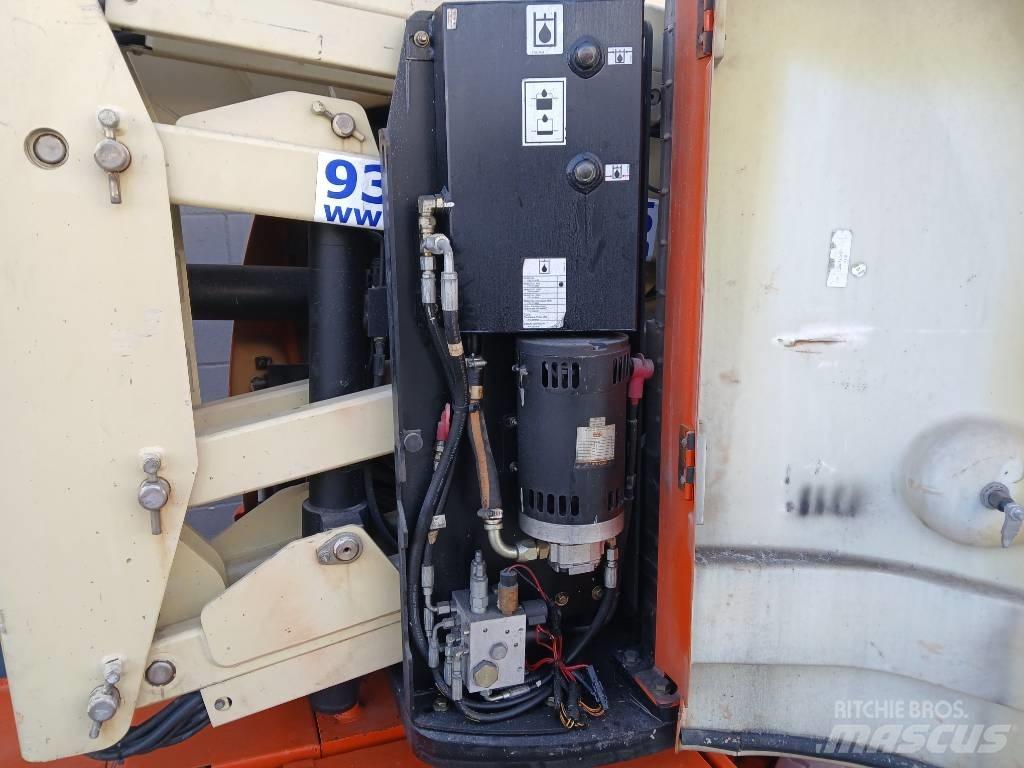 JLG E300AJP 曲臂高空作業車