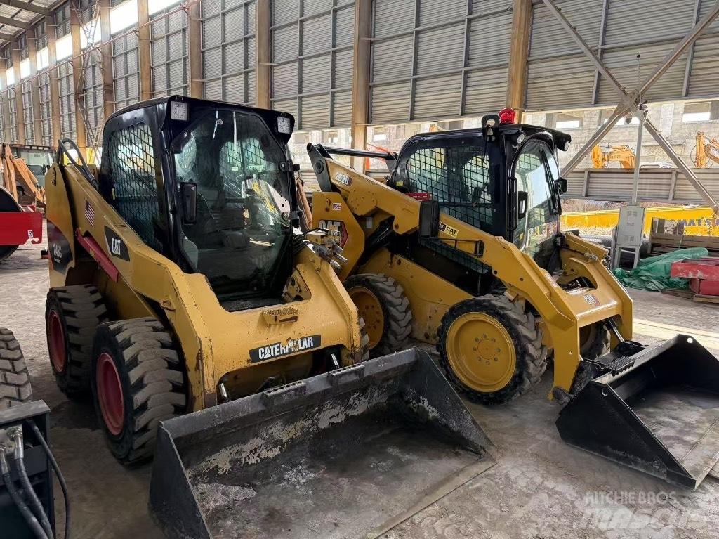 CAT 246C and 262D 滑移轉向裝載機