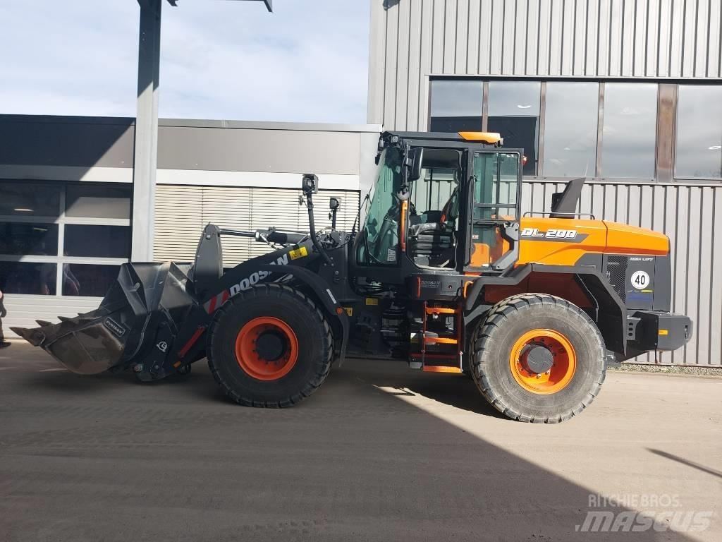 Develon DL 200-7 輪胎式裝載機