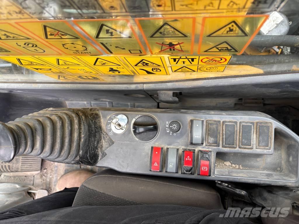 Komatsu PW148-11 旋轉式挖土機/掘鑿機/挖掘機