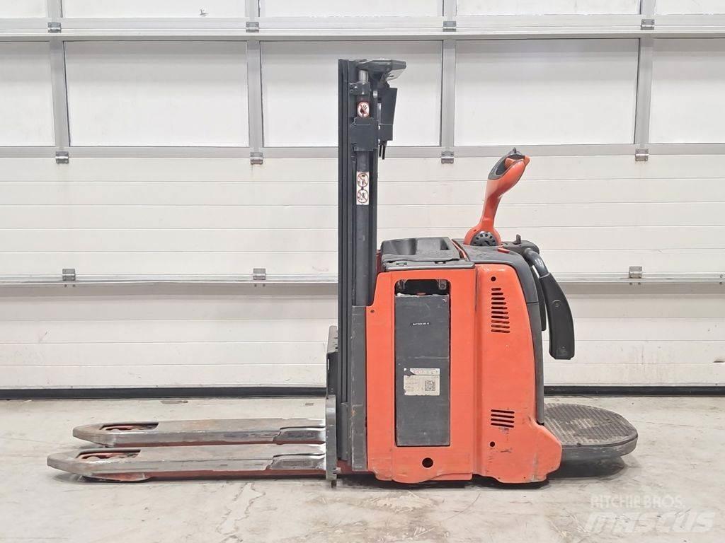 Linde D12 AP 行走控制式堆積機