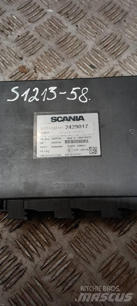 Scania R440  2429017 電子設備