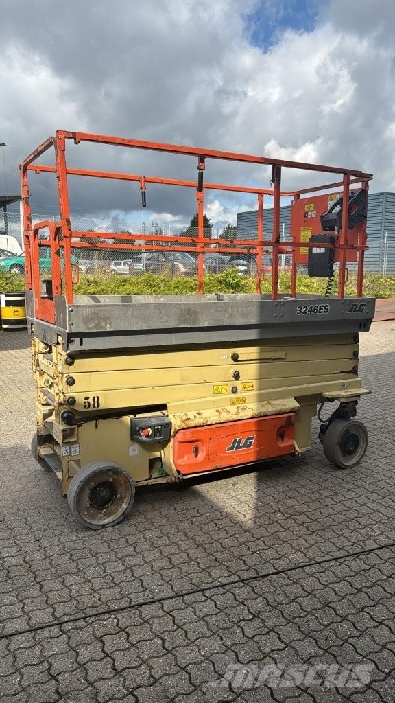 JLG 3246 ES 剪式升降機