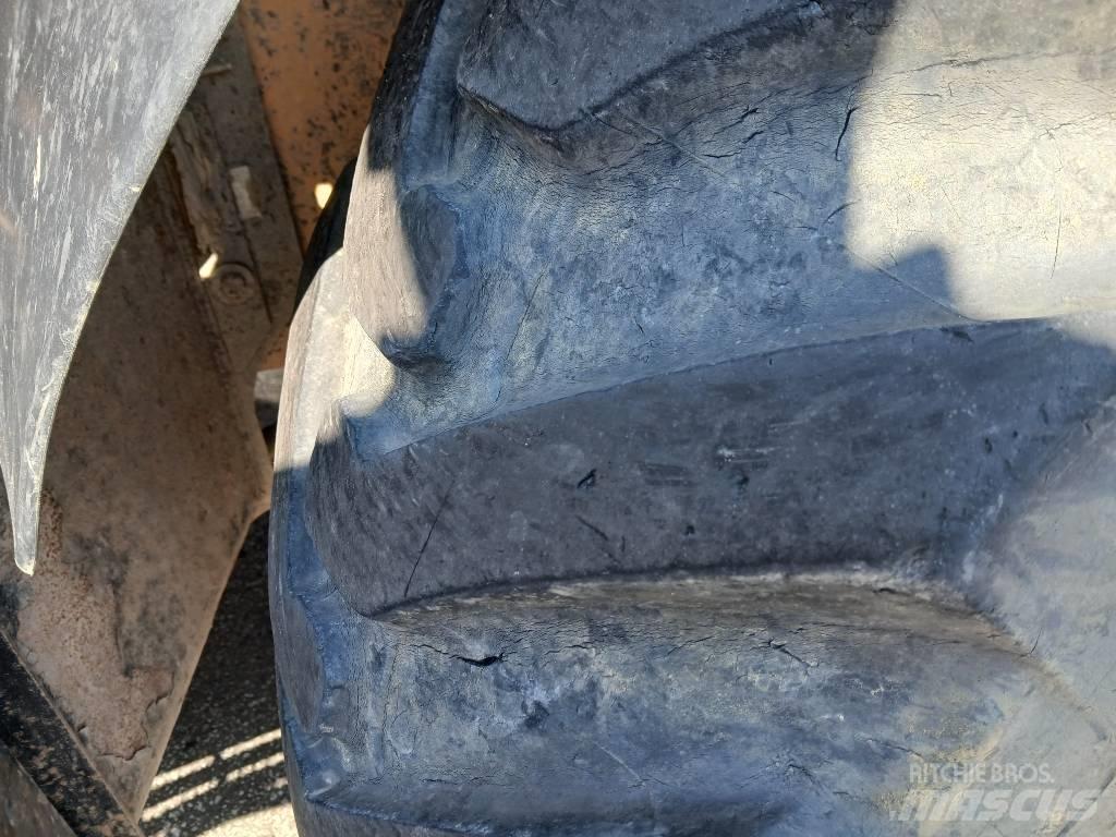 JCB 4 CX ProAEC 反鏟裝載機