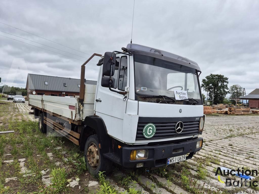 Mercedes-Benz 1117 平板式/側卸式卡車
