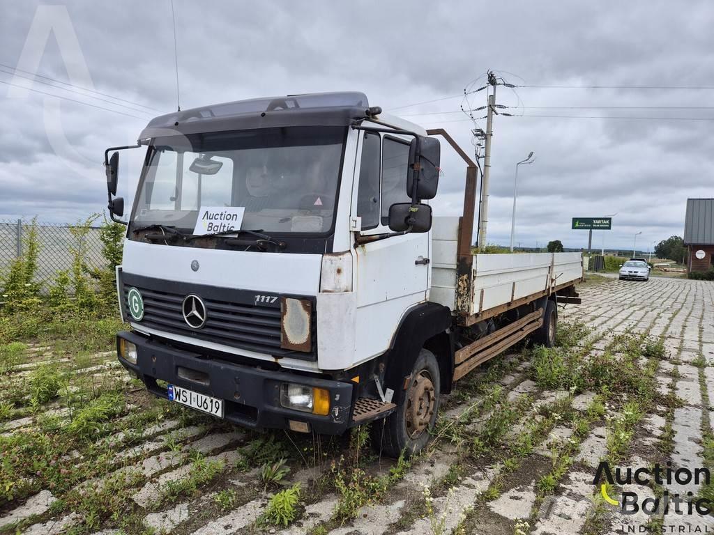 Mercedes-Benz 1117 平板式/側卸式卡車