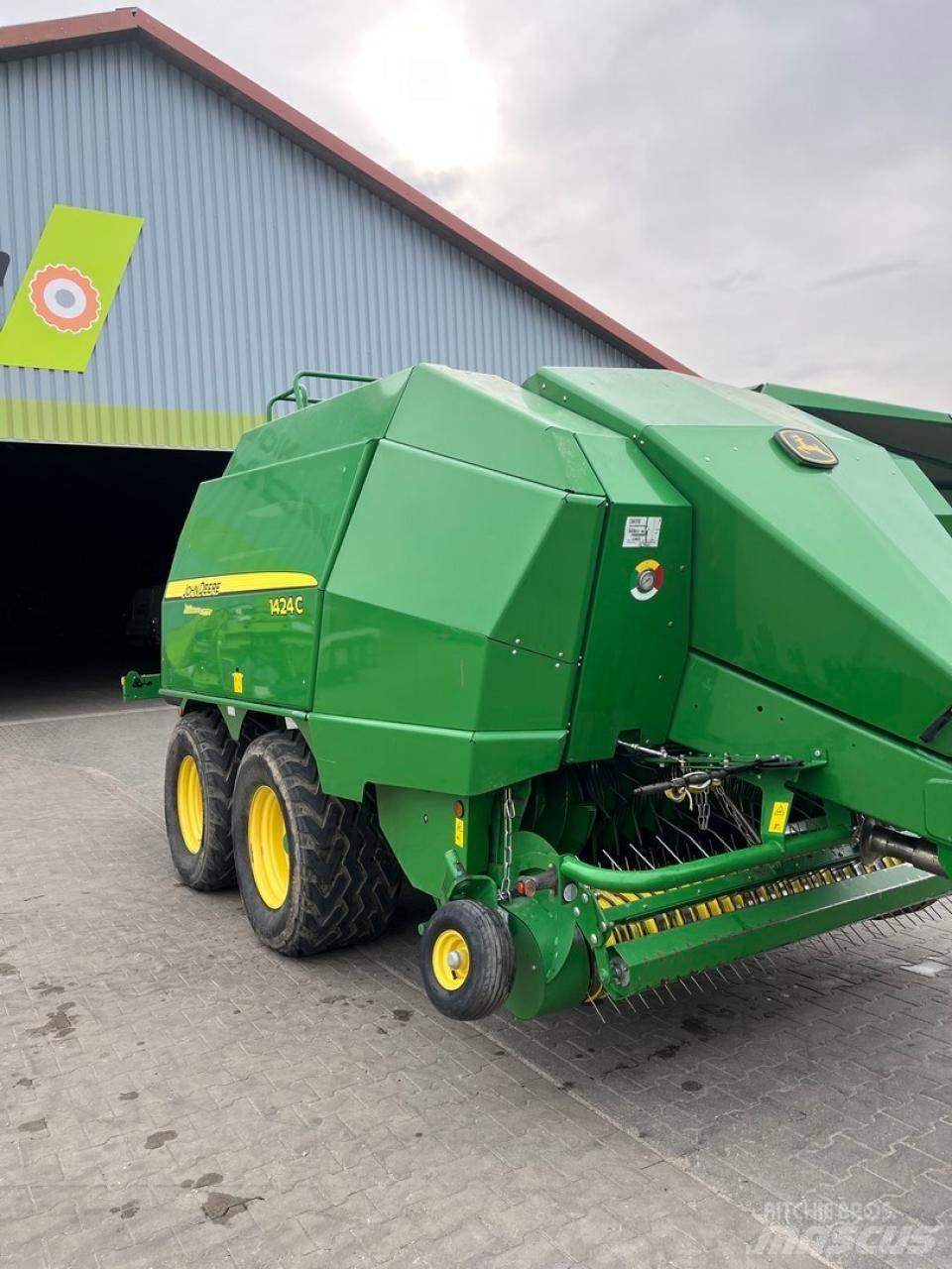 John Deere 1424 C 方形打捆機
