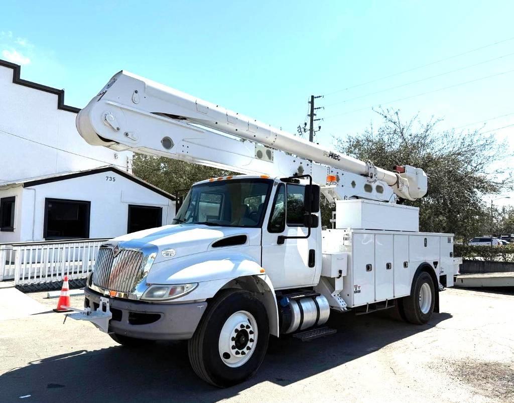 Altec AA 55 卡車裝載高空作業車
