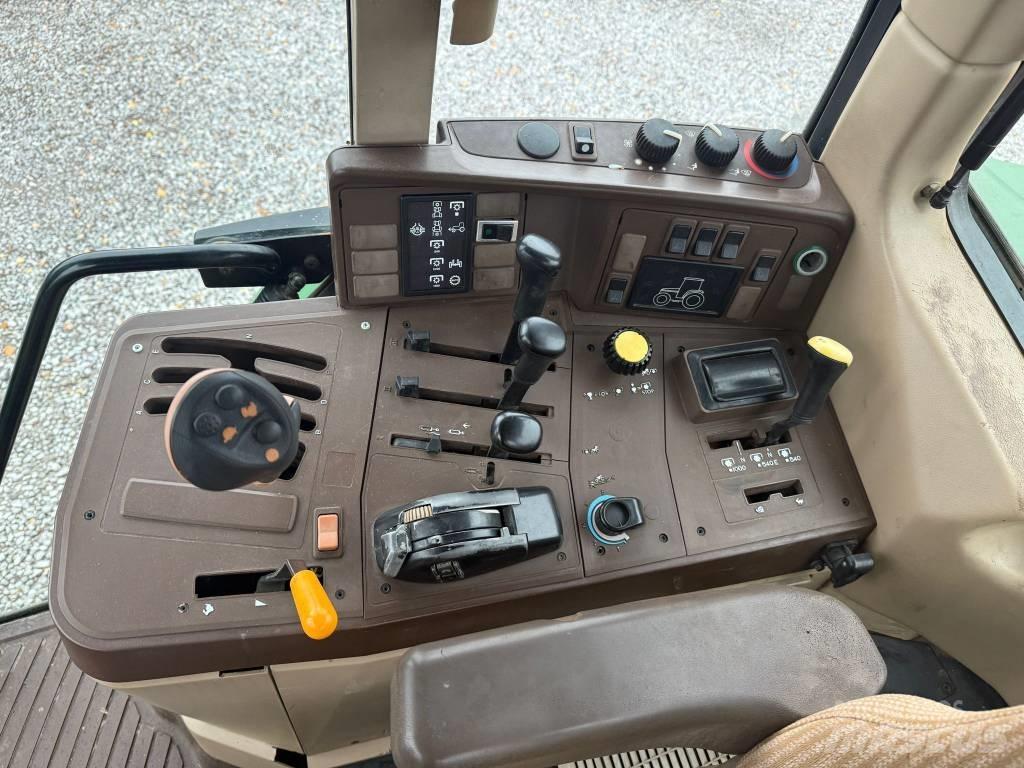 John Deere 6910 曳引機