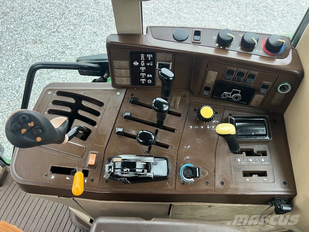 John Deere 6910 曳引機