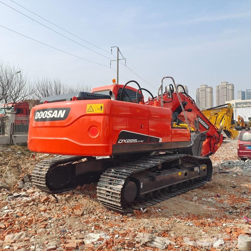 Doosan DX 225 LC 小型挖土機/掘鑿機<7t(小型挖掘機)
