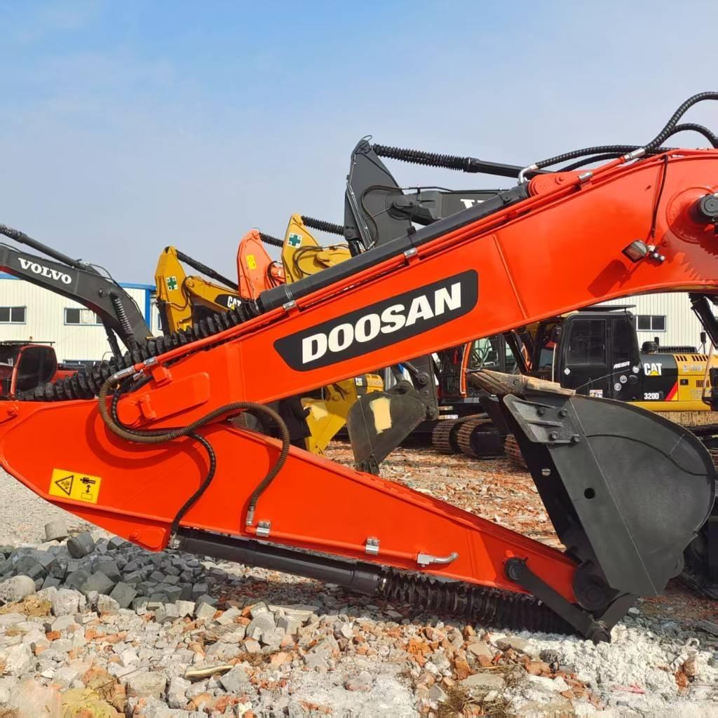 Doosan DX 225 LC 小型挖土機/掘鑿機<7t(小型挖掘機)