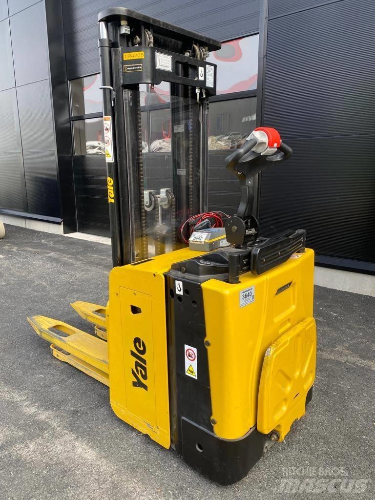 Yale MS15X 自走式堆積機