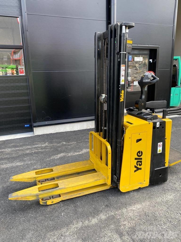 Yale MS15X 自走式堆積機