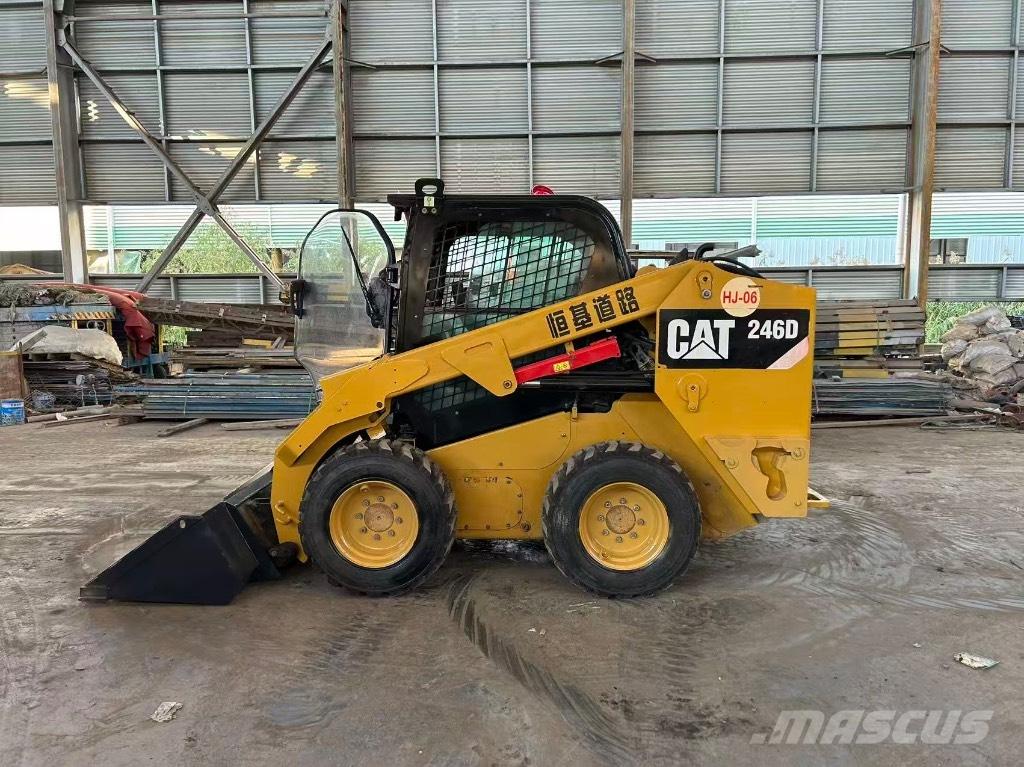 CAT 246 D 滑移轉向裝載機