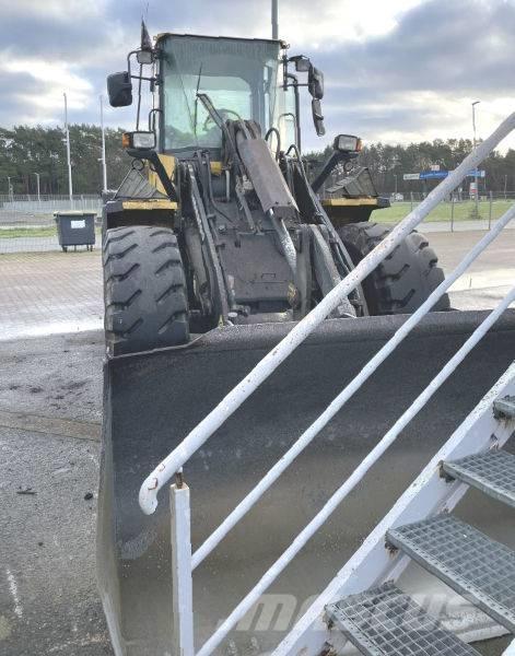 Komatsu WA 200 PT-5 輪胎式裝載機