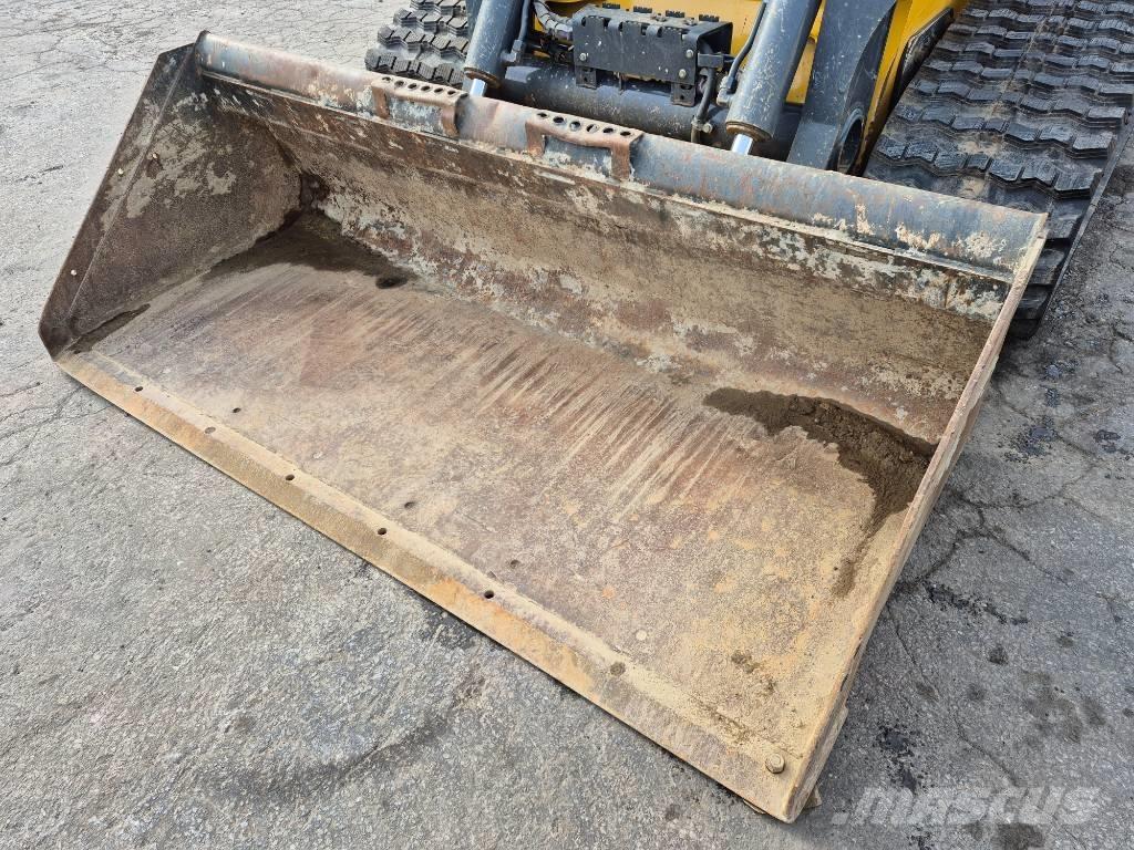 John Deere 331 滑移轉向裝載機