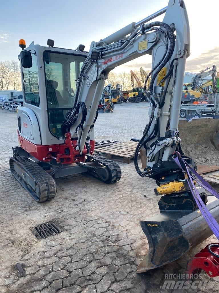 Takeuchi TB 225 小型挖土機/掘鑿機<7t(小型挖掘機)