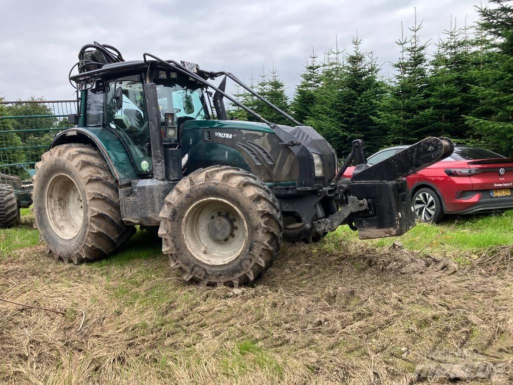 Valtra T 213 V 林業用曳引機
