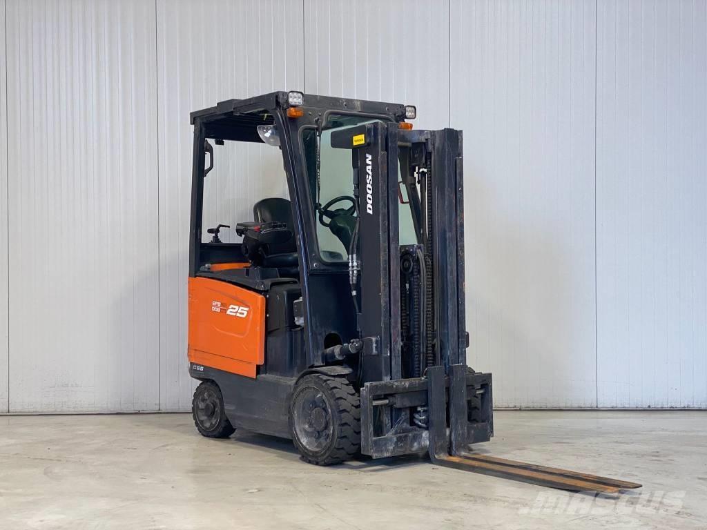 Doosan BC25S-7 電動堆高機